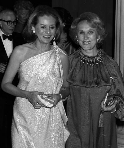 Journalist Barbara Walters and designer Estee Lauder (1976)