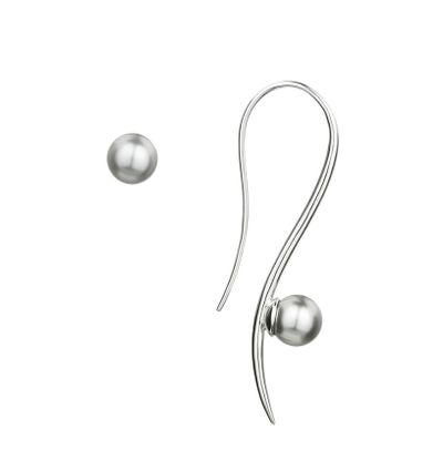 <a href="http://ryanstorer.bigcartel.com/product/rs-2-e-005-long-drop-with-floating-pearl" target="_blank">Earrings, $280, Ryan Storer</a>