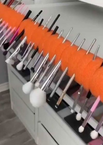 Makeup brush drying rack