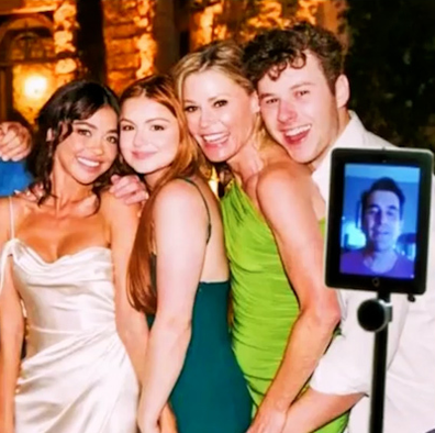 Ariel Winter, Sarah Hyland, Julie Bowen and Nolan Gould