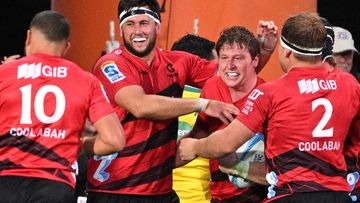 LIVE: Winless Crusaders threaten all-time boilover