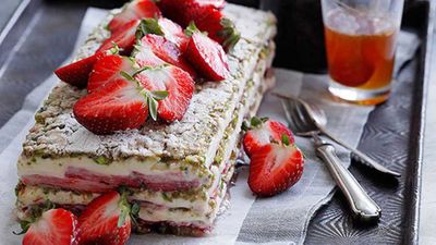 <strong>Strawberry, yogurt and pistachio layer cake</strong>