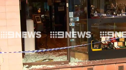 It is the second jewellery store robbery in Melbourne in as many days. (9NEWS)