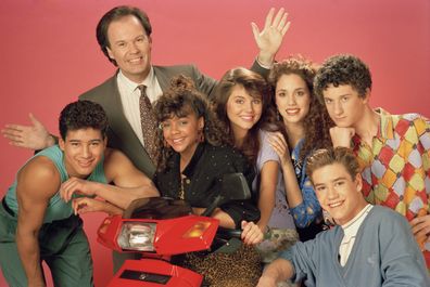 Mario Lopez as A.C. Slater, Dennis Haskins as Mr. Belding, Lark Voorhies as Lisa Turtle, Tiffani Thiessen as Kelly Kapowski, Elizabeth Berkley as Jessie Spano, Mark-Paul Gosselaar as Zach Morris, Dustin Diamond as Screech Powers.