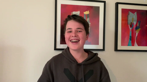 Max McKenzie morreu de anafilaxia após consumir acidentalmente nozes às quais era alérgico enquanto estava na casa de um parente em agosto de 2021.