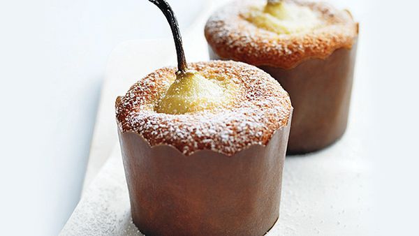 Pear and vanilla cakes