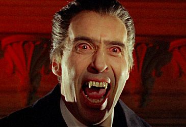 Which novelist wrote the 1897 horror novel Dracula?