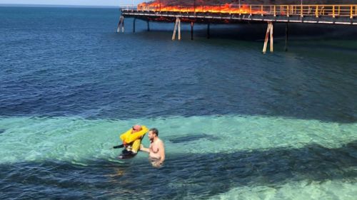 A hero cop rescued a stranded tradesman.