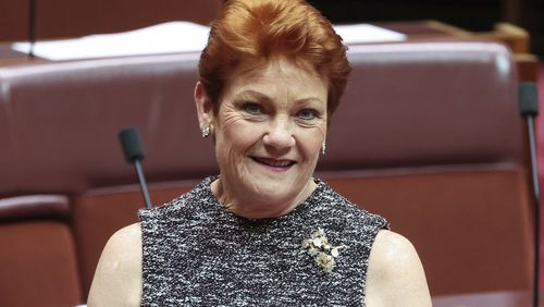 La leader di One Nation, la senatrice Pauline Hanson, lunedì 23 marzo 2026 al Senato presso il Parlamento di Canberra. Fedpol Foto: Alex Ellinghausen