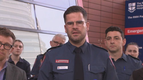 O presidente-executivo da Ambulância Victoria, Jordan Emery, disse que o abuso contínuo de paramédicos e socorristas foi 