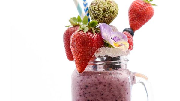 Pre-workout berry beauty blast smoothie. Courtesy of Rebecca Garthorne and Blackmores