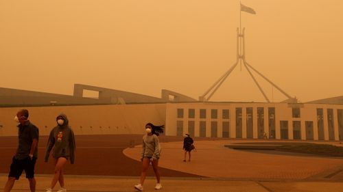 Visitors to Parliament House forced to wear face masks after smoke from bushfires blankets Canberra in a haze with hazardous air quality, on Sunday