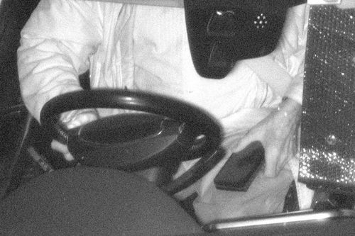 Un guidatore del NSW è stato sorpreso a toccare il telefono in grembo mentre era al volante.