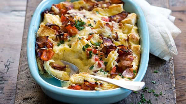 Cheesy pasta and vegetable bake