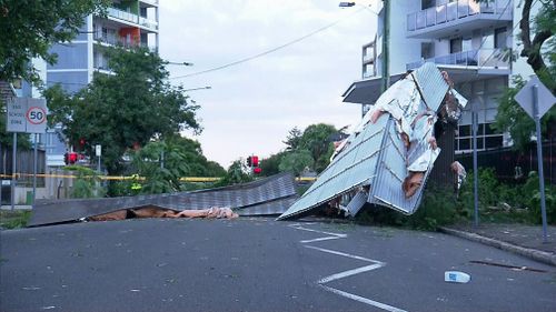 Crews from Endeavour Energy worked through the night to restore power to thousands of customers across Sydney and the Illawarra, with around 2500 homes and businesses still without power last night after wild weather the day before.