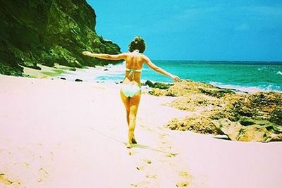 Taylor Swift posted this smokin' bikini picture to her Instagram, captioned: "Looking for Easter eggs..."