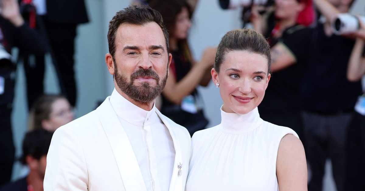 Justin Theroux ‘Marries’ Mitra Aktris Nicole Brydon Bloom di Meksiko Mengikuti Hubungan Whirlwind