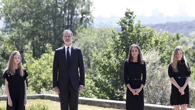 The Spanish royal family pay tribute to coronavirus victims with a minute of silence.