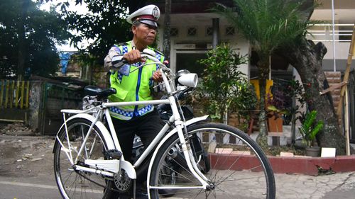 Indonesian policeman to be honoured for refusing bribes over 40-year career