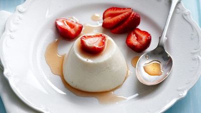 <a href="http://kitchen.nine.com.au/2016/05/16/17/57/vanilla-panna-cotta" target="_top">Vanilla panna cotta with berries</a>