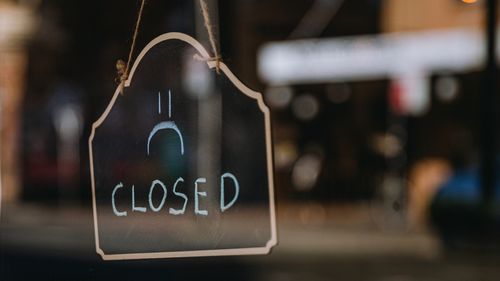 A closed sign on a shopfront.