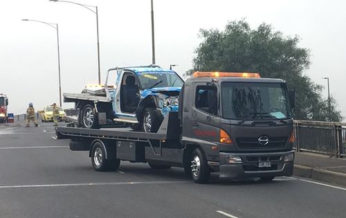 The ute was towed from the crash site just after 8.30am. (Lauren Tomasi / 9NEWS)