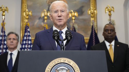 Le président Joe Biden parle de l'Ukraine depuis la salle Roosevelt de la Maison Blanche à Washington, DC. 