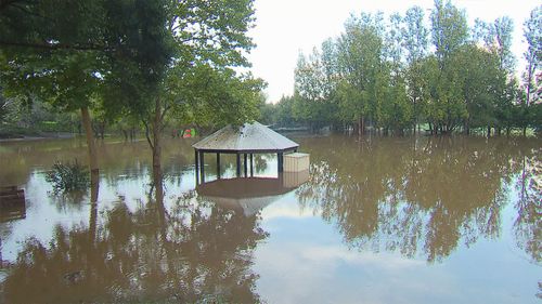 Le lieu de mariage populaire à Windsor reste submergé par les eaux de crue.