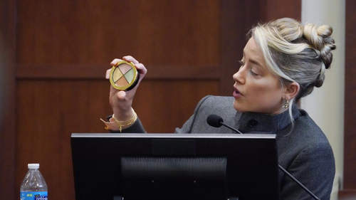 Amber Heard displayed a makeup kit in the courtroom, saying she used makeup to cover up bruises. 