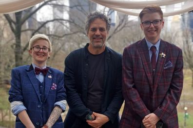 Klaire and Lynz Tanner with Mark Ruffalo