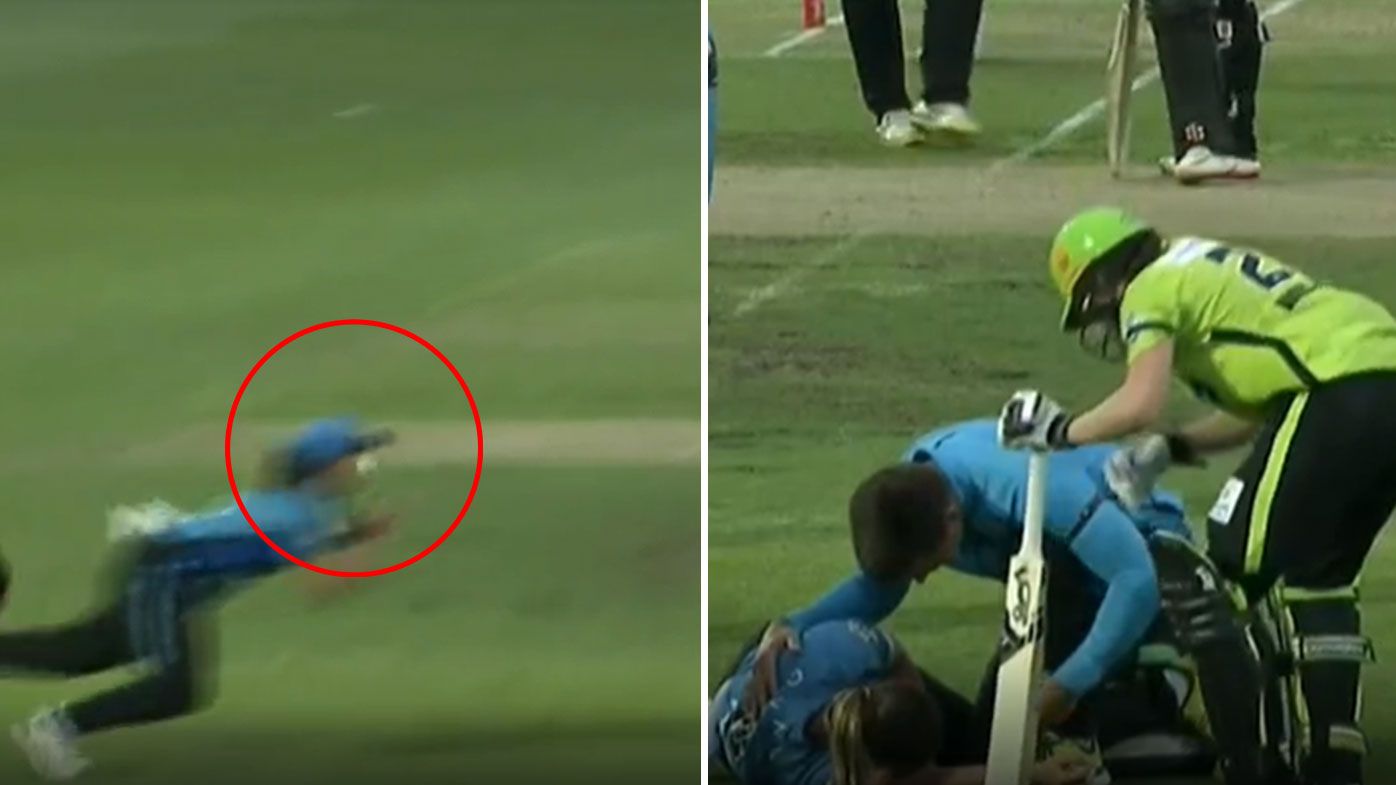 'Terrible to watch': Adelaide Strikers' Maddie Penna goes down after nasty bouncing ball