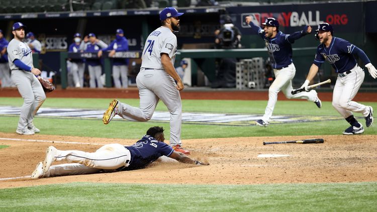 Stumbling stunner! Rays shock Dodgers in 9th, tie Series 2-2 - The Columbian