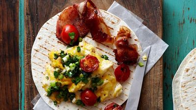 <a href="http://kitchen.nine.com.au/2016/05/16/18/20/bacon-and-egg-scramble-wrap" target="_top">Bacon and egg scramble wrap</a>
