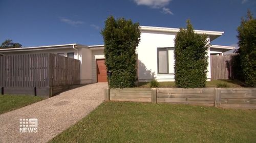 A Queensland mum has been left homeless after she was scammed out of her savings in a bid to find a rental home.