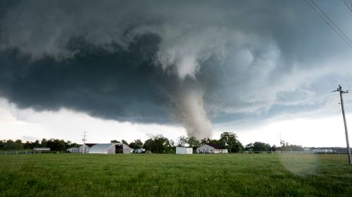 A tornado rips through a residential area after touching down south of Wynnewood, Oklahoma on May 09, 2016. (AFP)