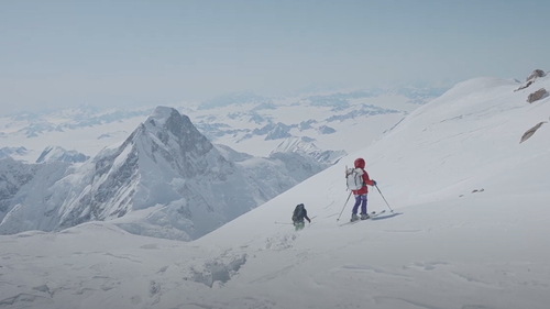 La vista mentre la squadra scia verso il campo III a Mount Logan.