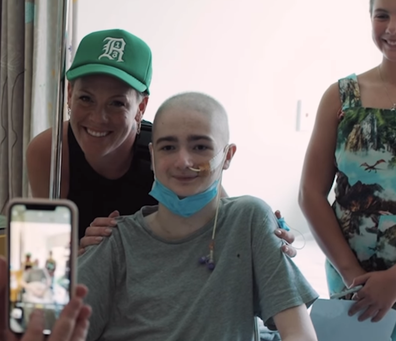 Pink visits sick kids in hospital 