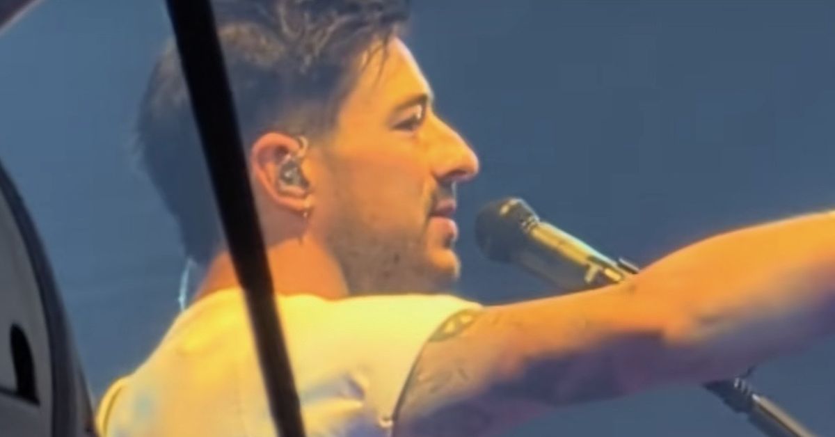 Grammy winner curses at fans and storms off stage mid-song