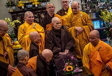 Which school of Buddhism did Thích Nhất Hạnh establish?