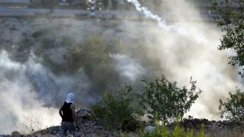 Gaza truce grinds to a halt, air strikes resume 