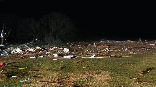 Nella contea di Charles, venerdì sera, un tornado ha provocato ingenti danni e una persona è morta.