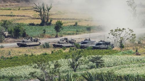 Tanques do exército australiano e indonésio participam dos exercícios militares multinacionais Super Garuda Shield em Baluran, Java Ocidental, Indonésia, segunda-feira, 11 de setembro de 2023.