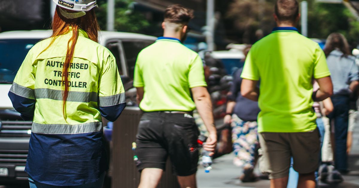 'Couldn't have happened at a worse time': Tradies losing as war drags on