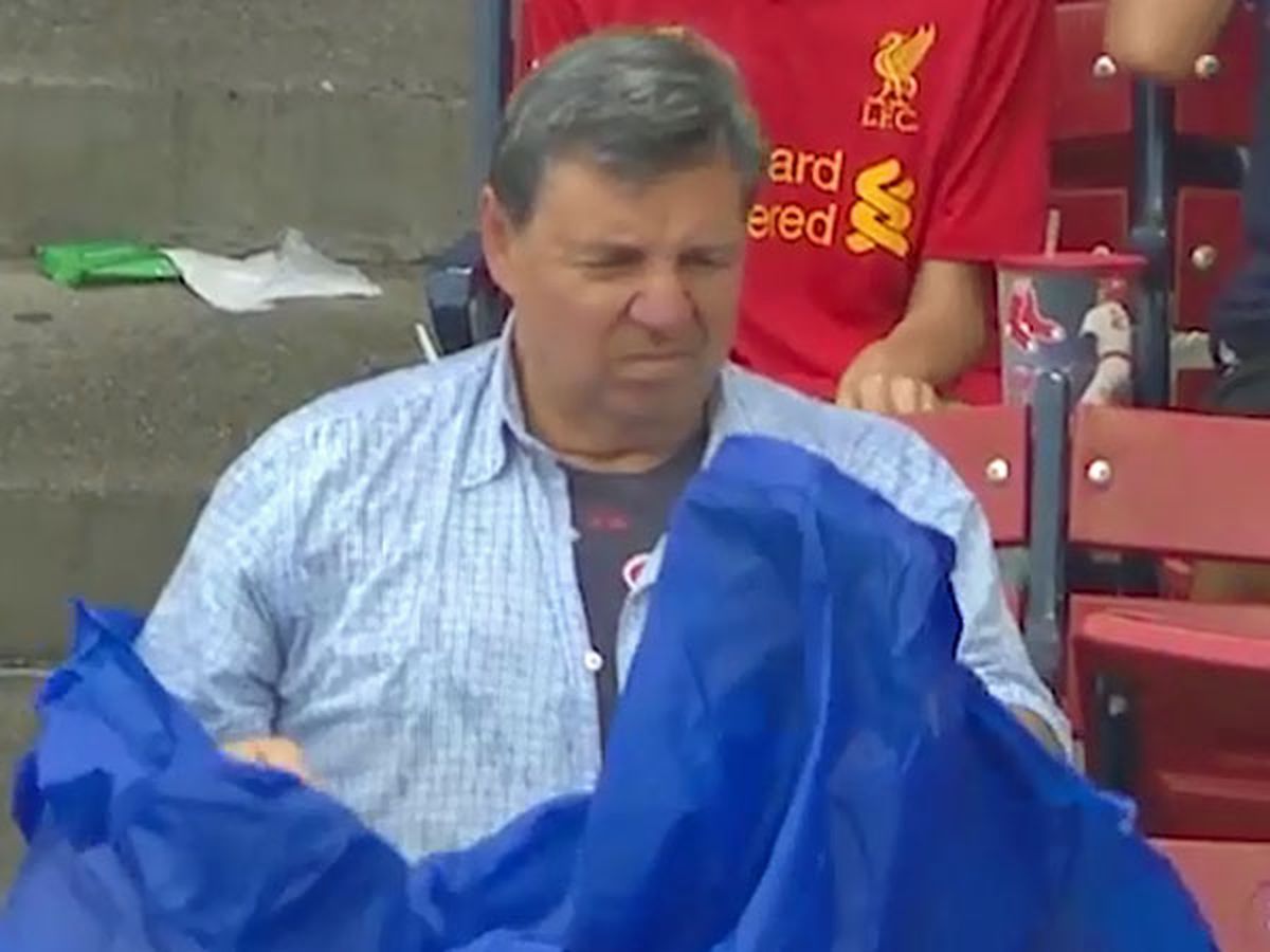 Fan struggles to put on poncho at Fenway Park 