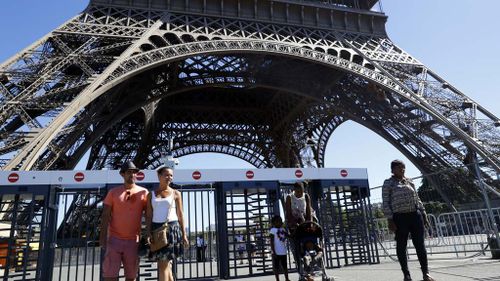 Two-metre glass security wall to shield Eiffel Tower