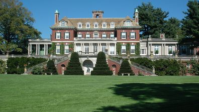 mansion house at old westbury grdens long island new york