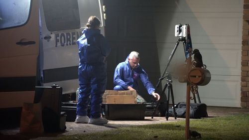 La police enquête après qu'un homme et un garçon ont été retrouvés morts dans une maison à Yamba, NSW.