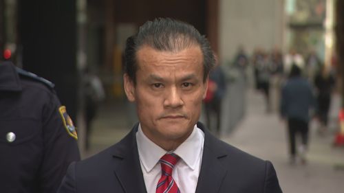 Ministro das Correções, Anoulack Chanthivong, falando em entrevista coletiva.