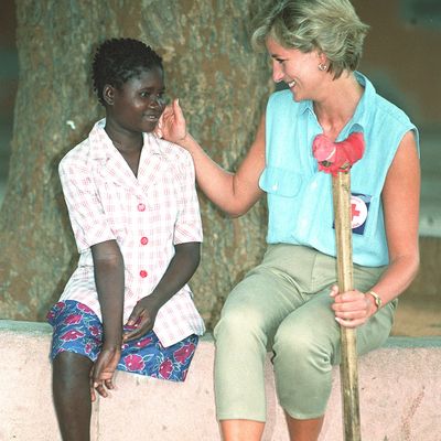 Princess Diana meets with landmine victims