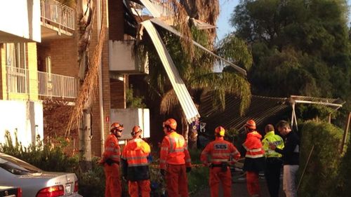 SES crews at an Attadale apartment complex where a roof has been ripped off. (9NEWS)